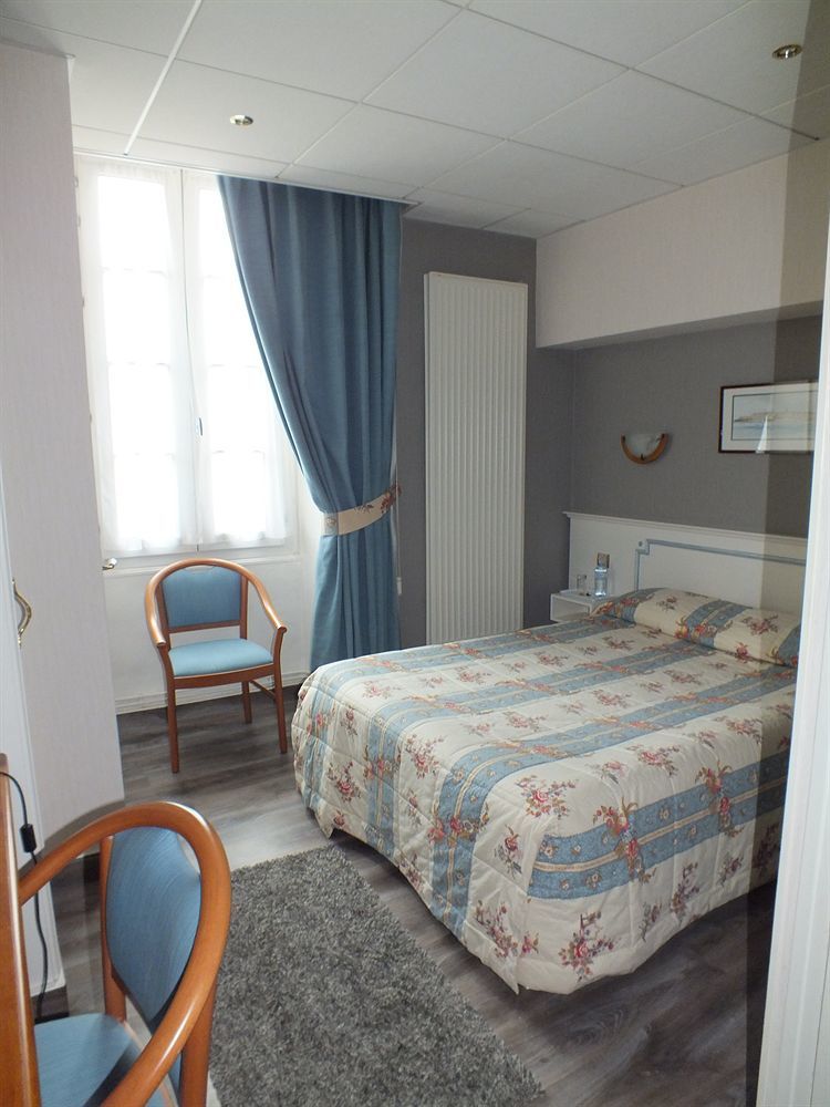 Logis Au Grand Hotel Et Son Restaurant Mayenne Exterior photo